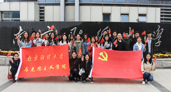 91porny
组织研究生观看纪录片《厉害了，我的国》