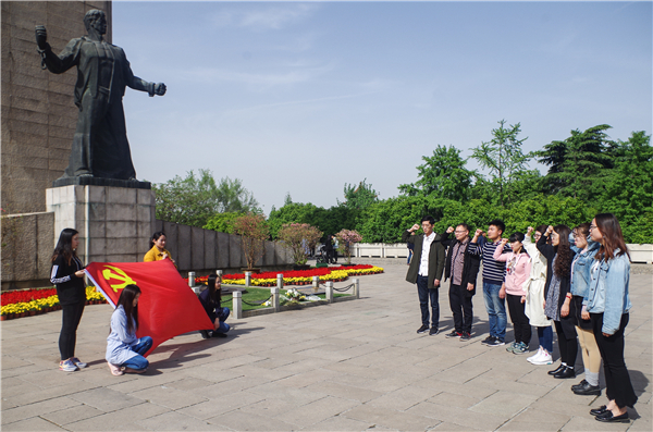 91porny
研究生党支部组织开展主题党日活动